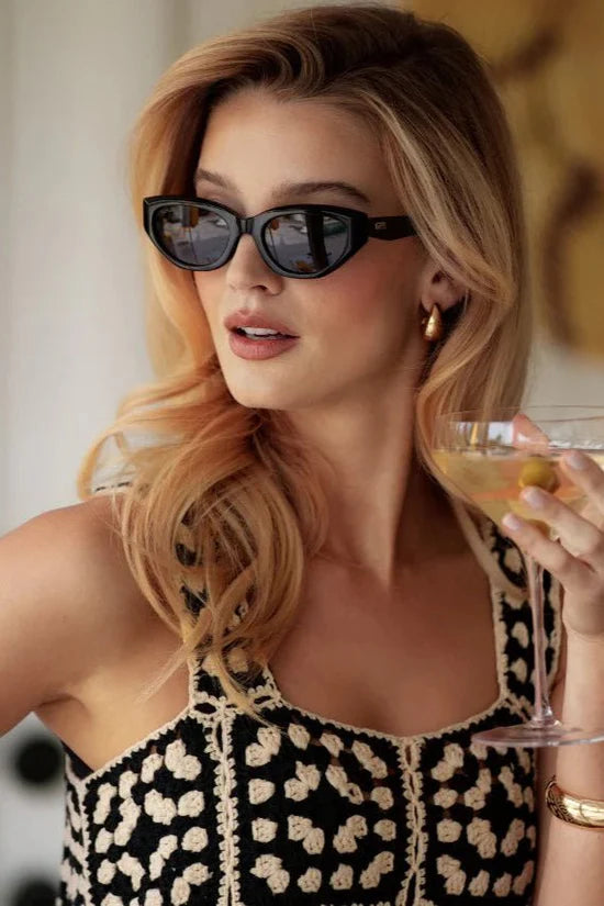 Loretta Sunglasses : Black/Triple Black Lens